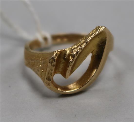 A stylish Lapponia 14ct gold ring, size M.